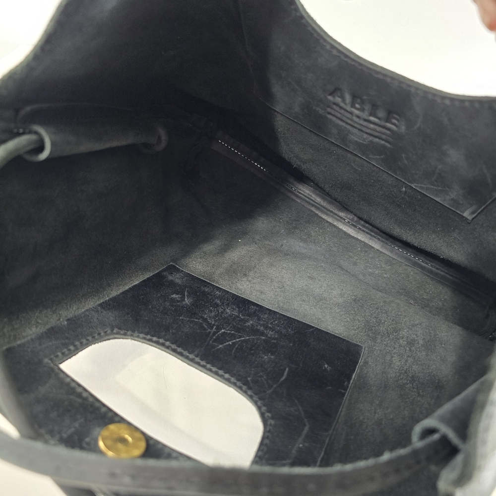 Able Black Shoulder Bag with Sophisticated Design - Picture 14 of 16